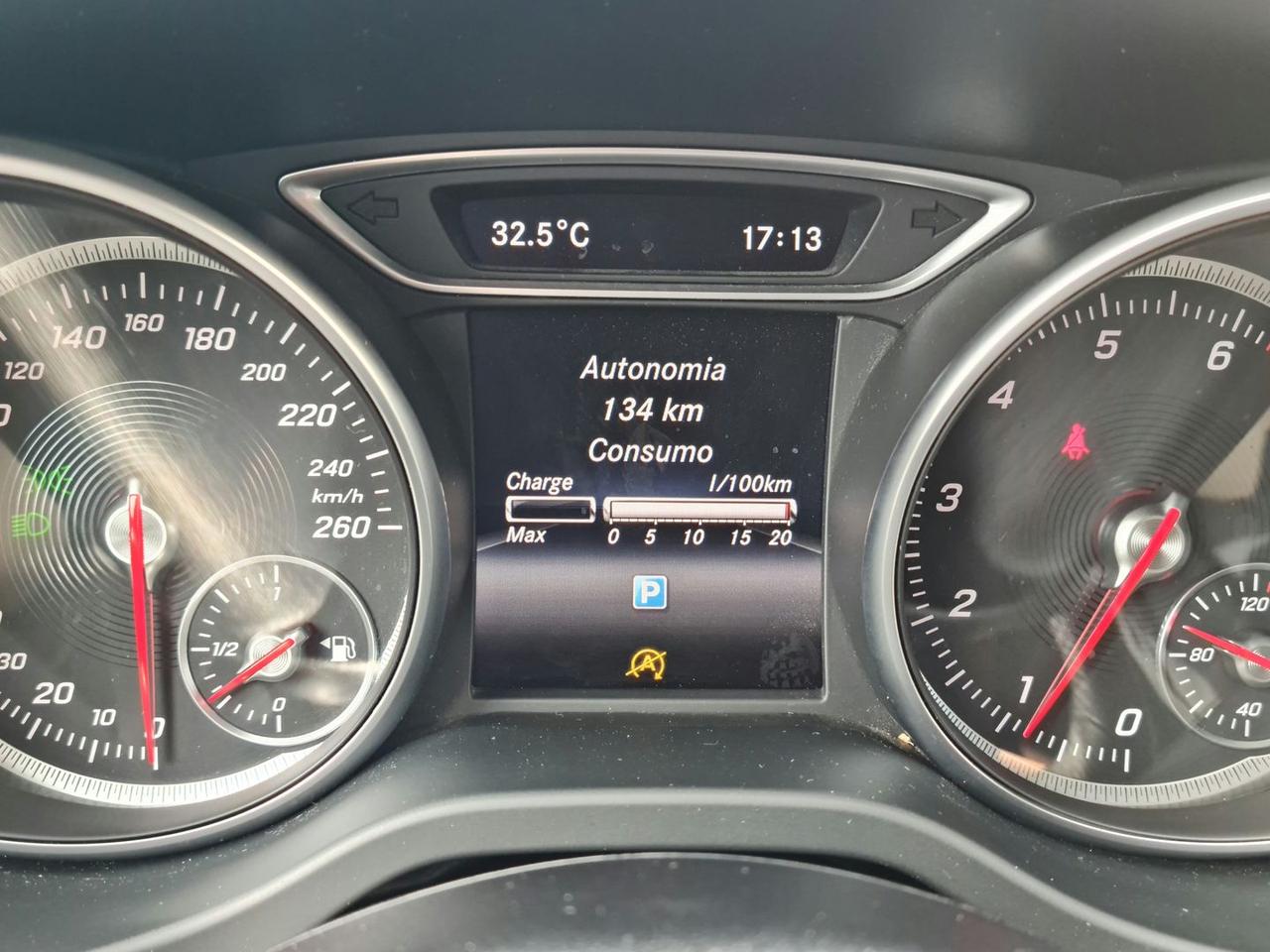 Mercedes-Benz CLA 180 BLUE EFICENCY PREMIUM #6083