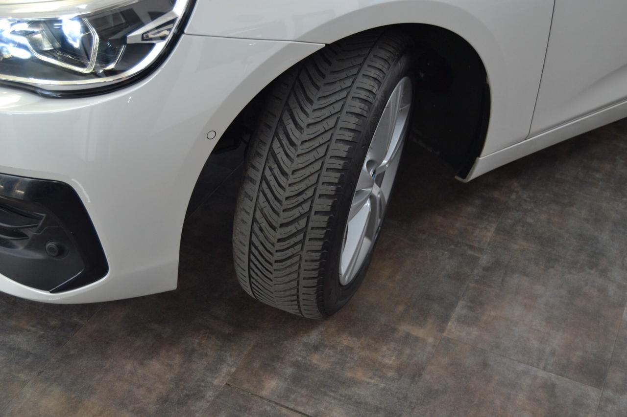 Bmw 216D ActiveTourer Luxury Auto/Navi/Pelle/Xenon