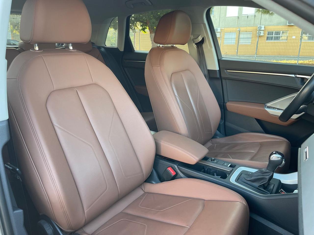 Audi Q3 2.0 35 TDI Business #10639