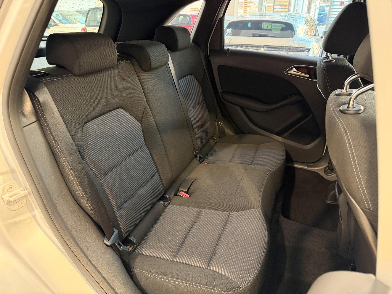 Mercedes B 180 D Executive Automatica - 18" - Telecamera - Navigatore