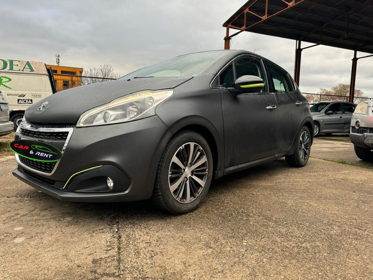 Peugeot 208 PureTech 82 Allure grigio opaco