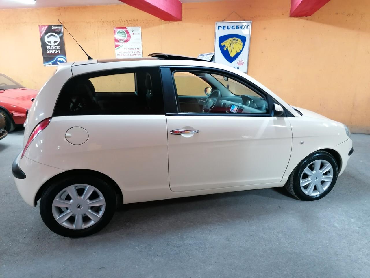 Lancia Ypsilon 1.4 16V Platino