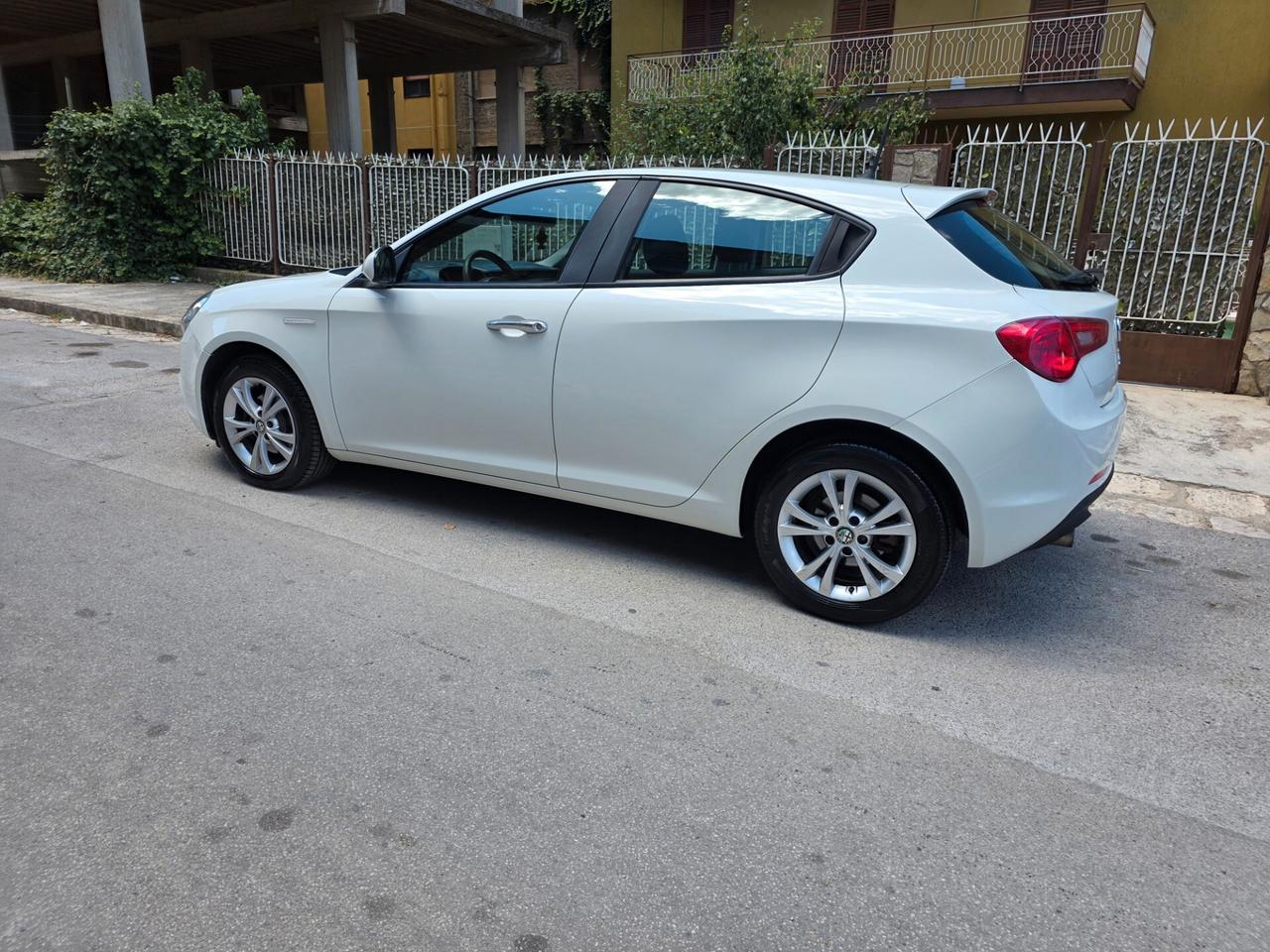 Alfa Romeo Giulietta 1.6 JTDm-2 120 CV Distinctive