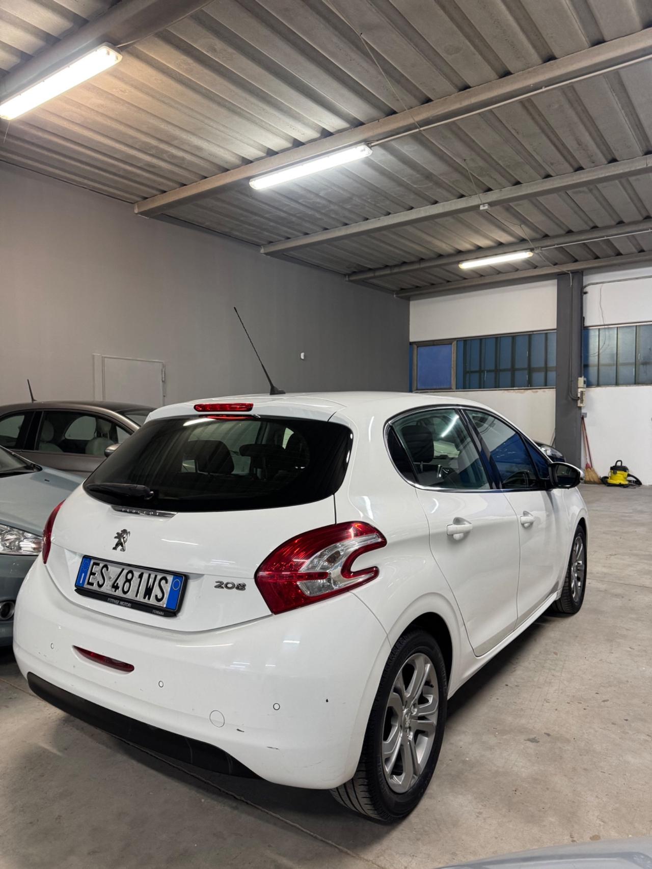 Peugeot 208 1.4 HDi 68 CV 5 porte Allure