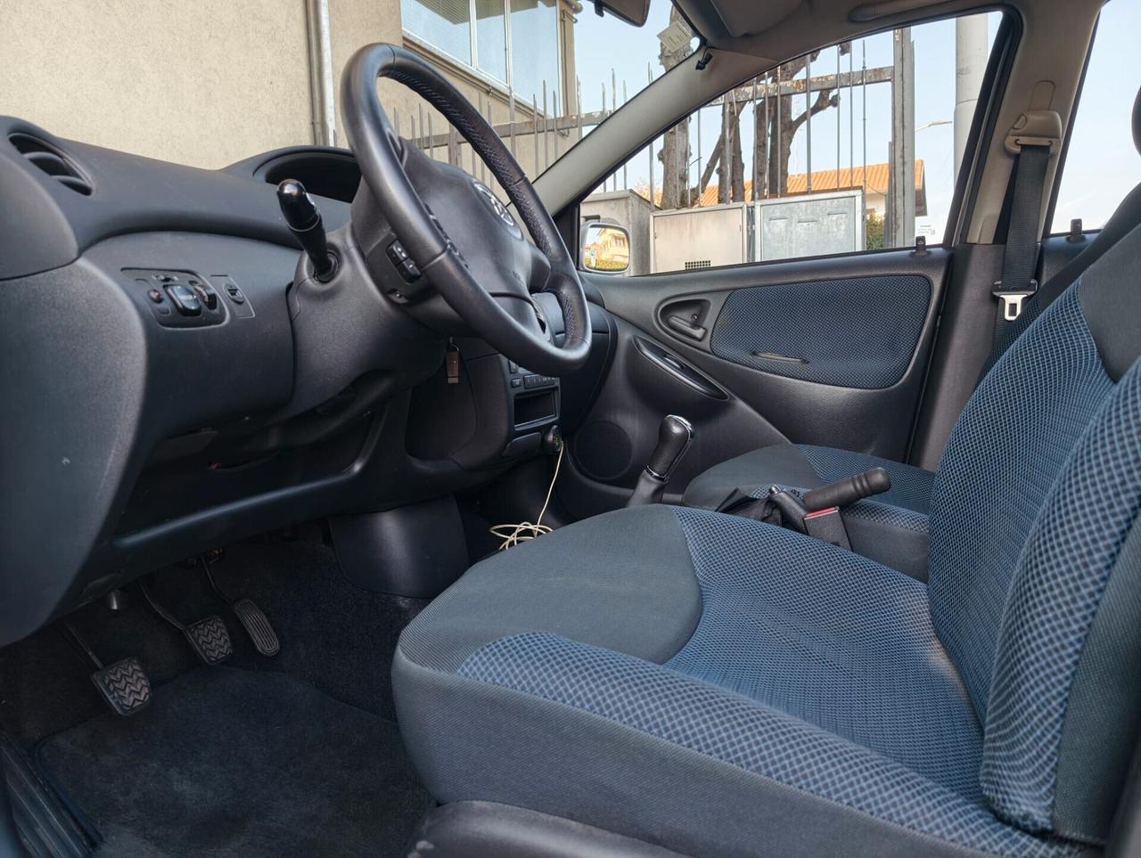 Toyota Yaris 1.0i 16V cat 5 porte Expo