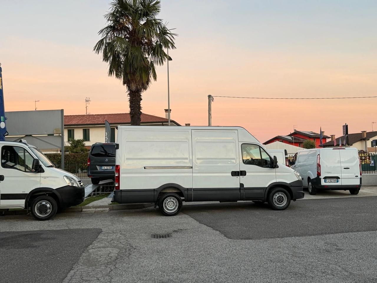 IVECO Daily 35S12 2.3 TDI 125 CV EURO 5 PASSO MEDIO