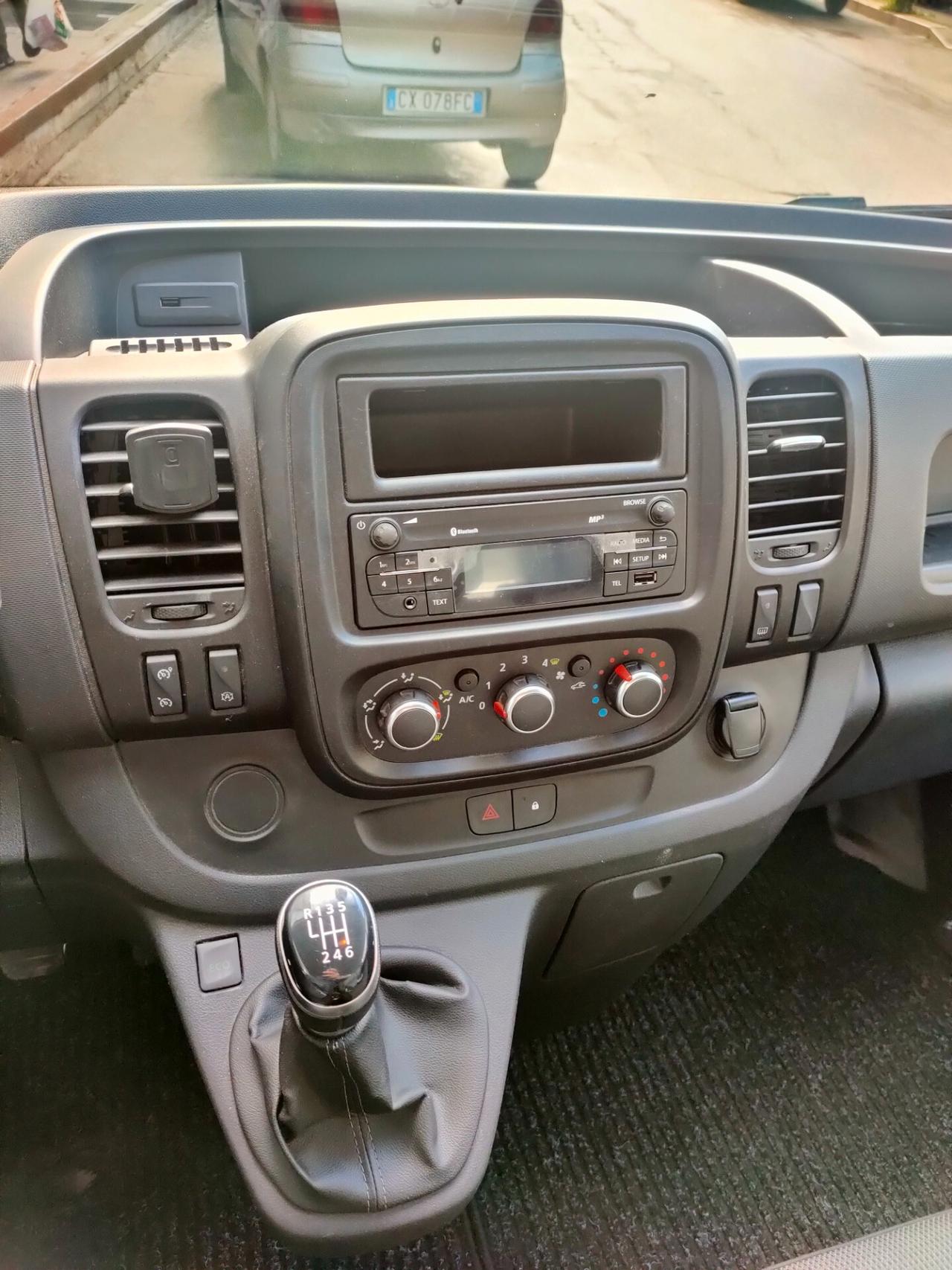 Renault Trafic 3 posti anteriori