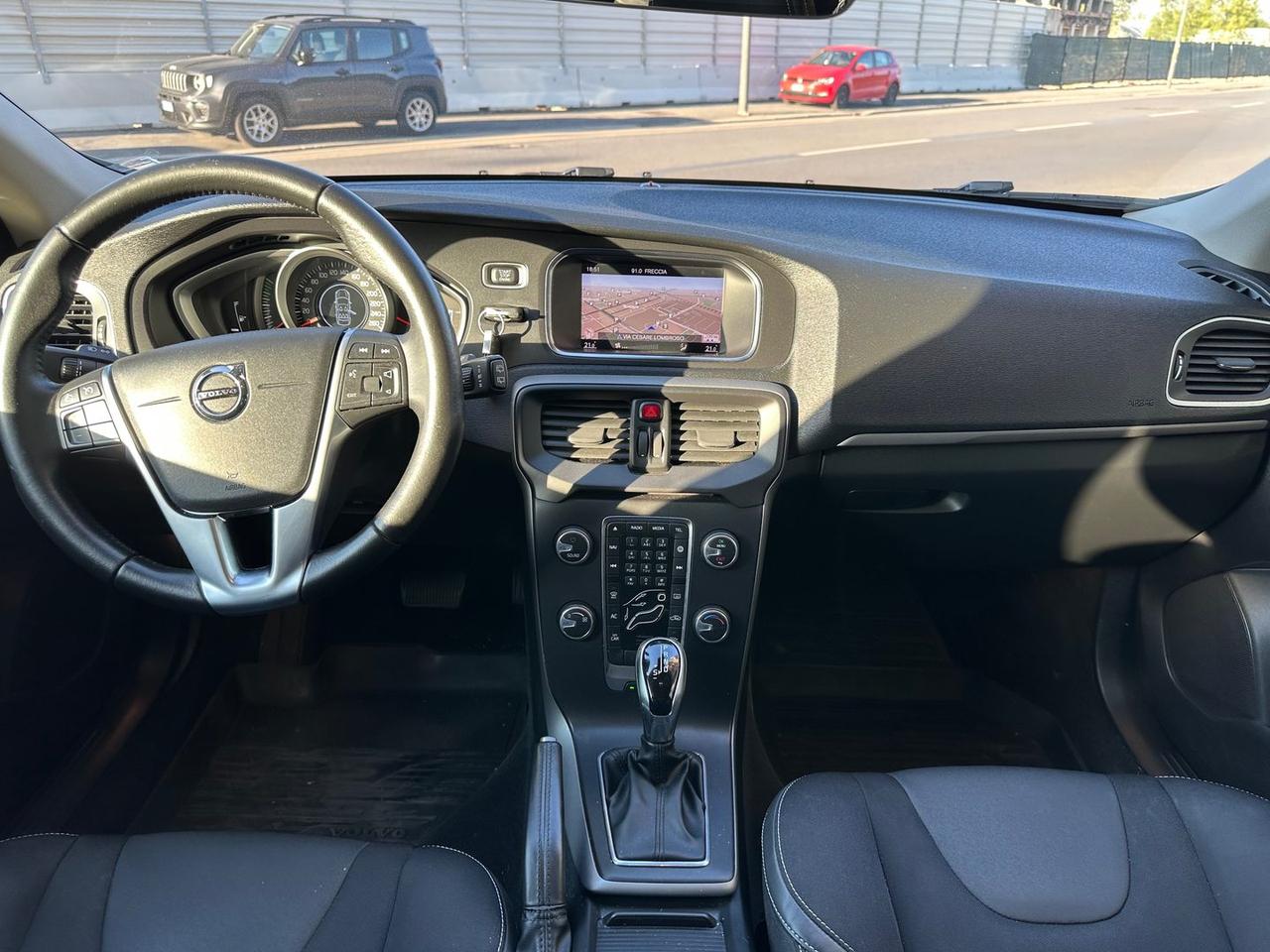 Volvo V40 D2 Momentum Geartronic #10585