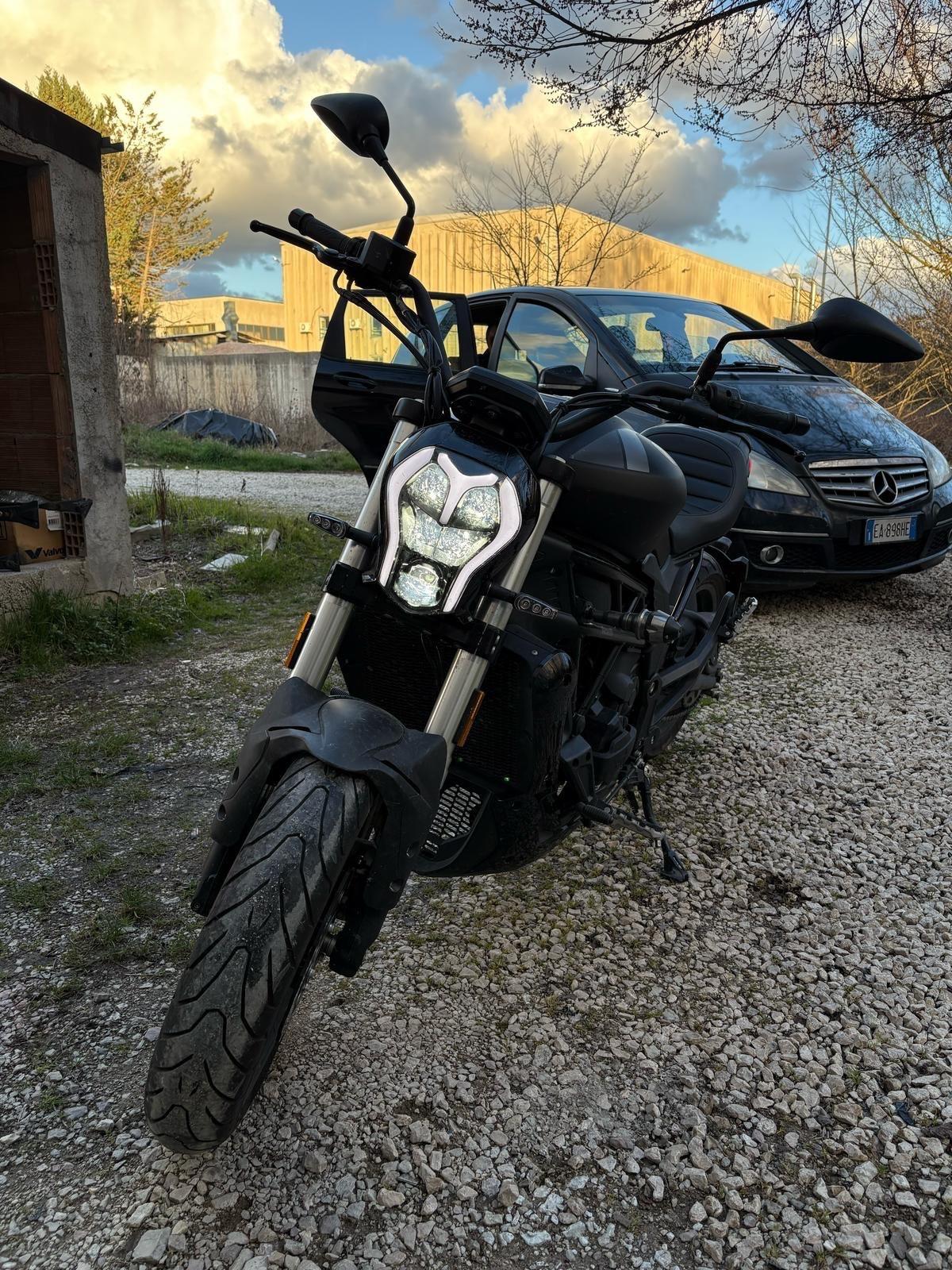 Benelli 502C 2020 4800 km PARI AL NUOVO!