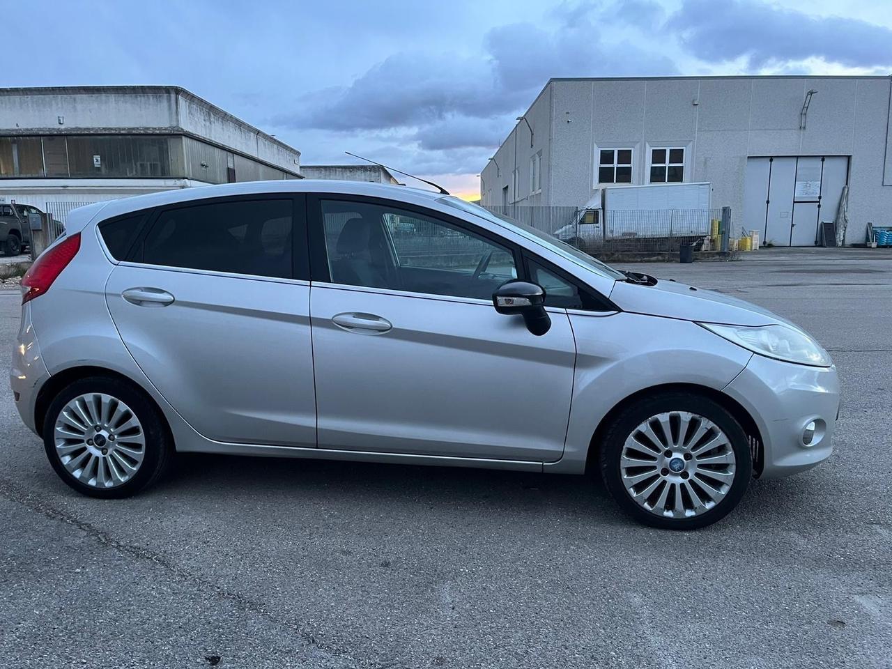 Ford Fiesta 1.4 5p Bz.- GPL Titanium 135000 km