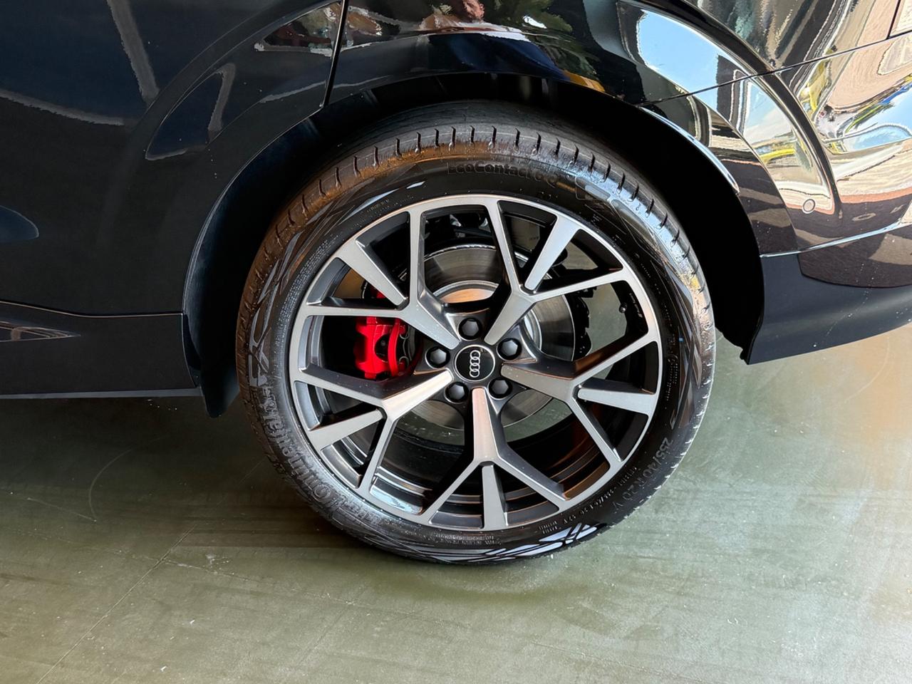 Audi Q3 TFSI quattro S tronic line edition -265cv-