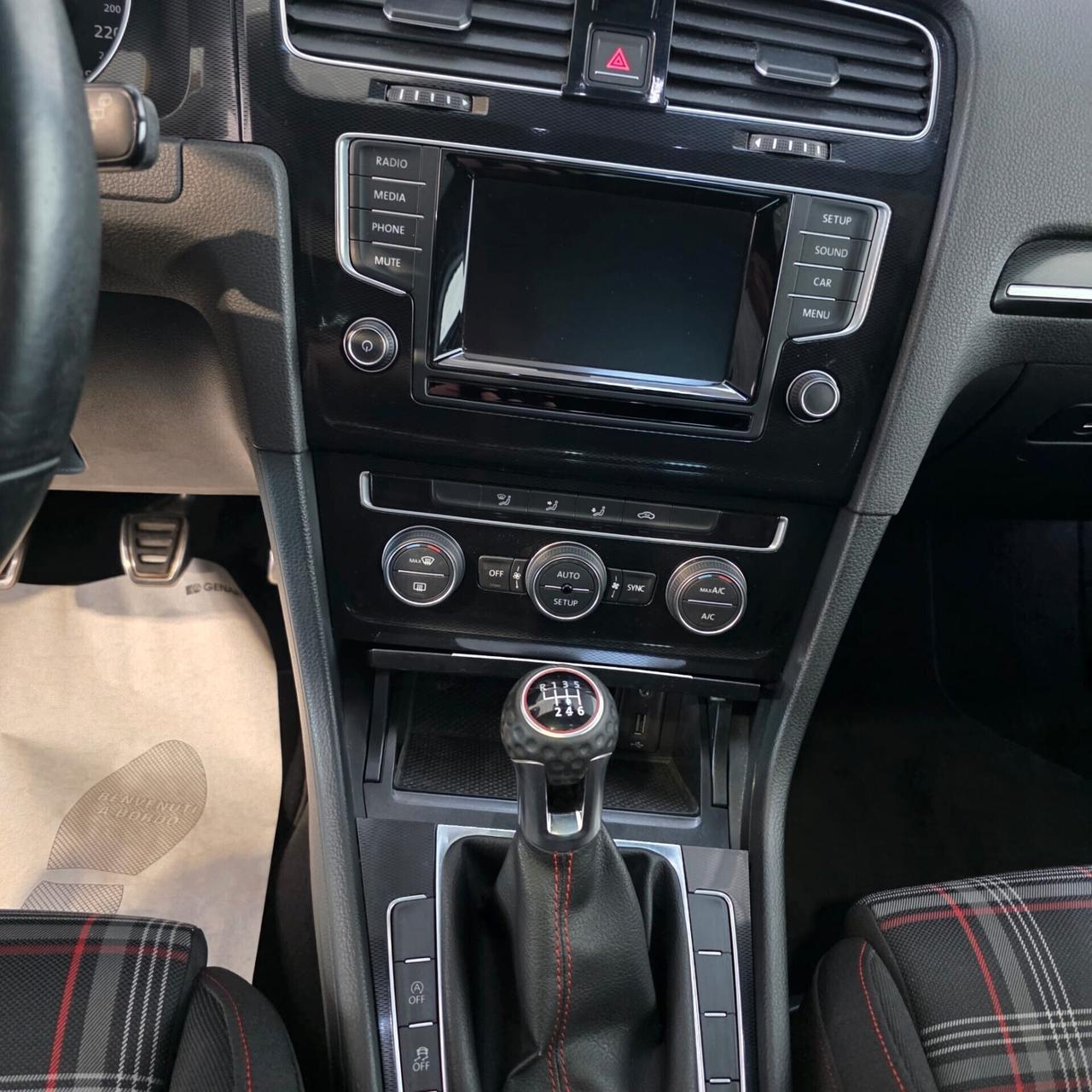 Volkswagen Golf GTI 2.0 TFSI