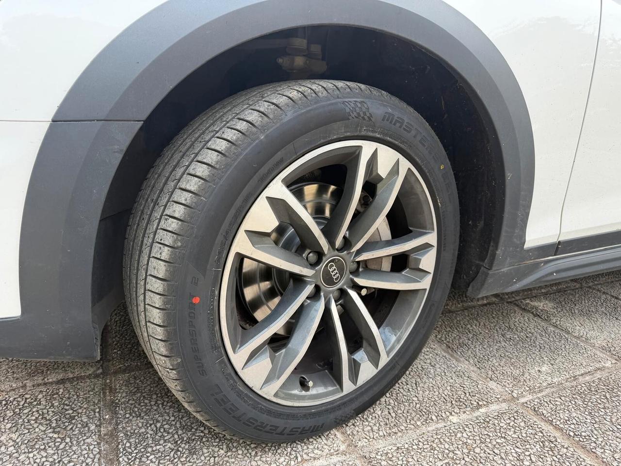 Audi A4 allroad 40 TDI 204 CV S tronic Identity Contrast
