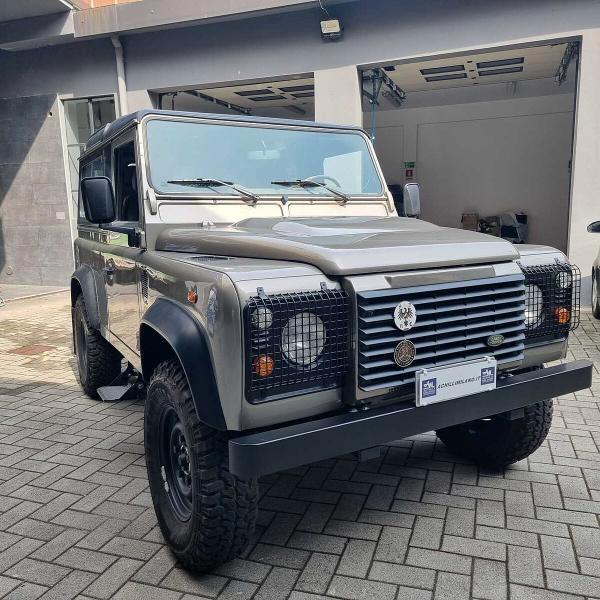 Land Rover Defender RESTORED 90 2.2 PUMA TD4- LIFE&STYLE