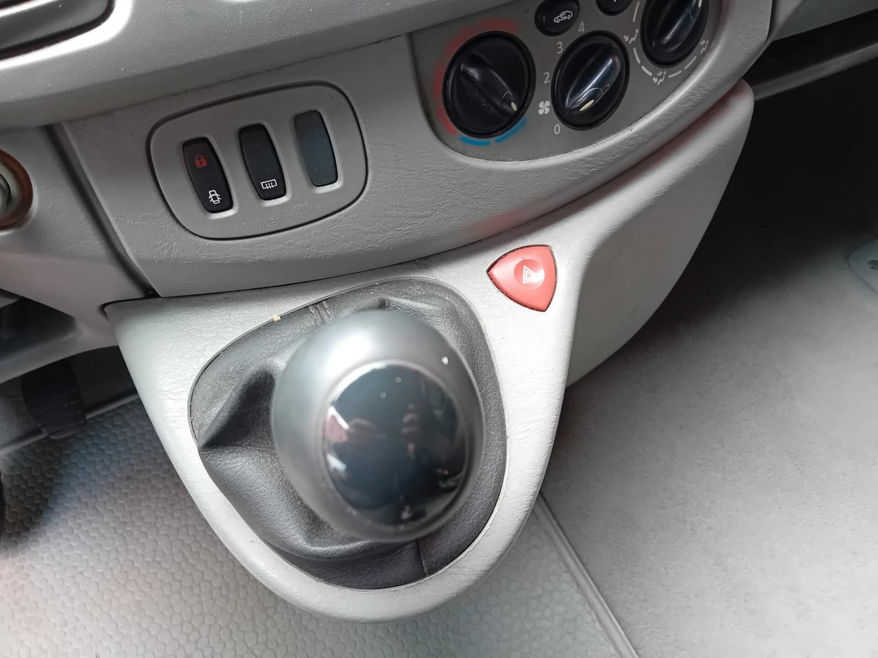 Opel Vivaro 8 POSTI