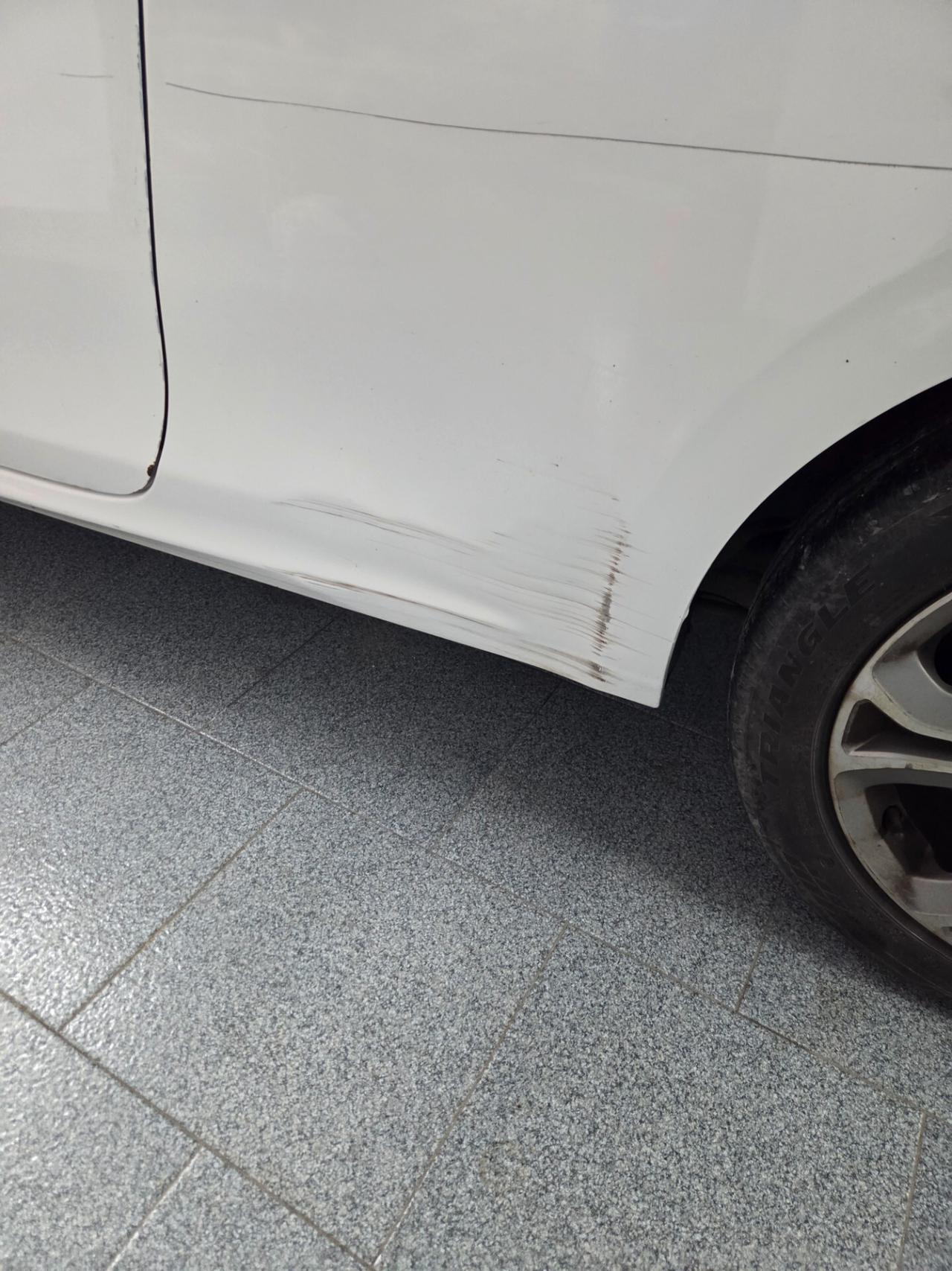 Peugeot 208 1.6 e-HDi 92 CV Stop&Start 3 porte Allure