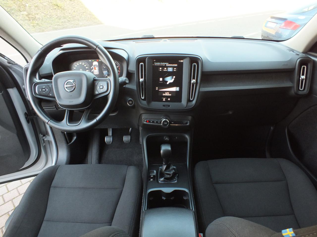 VOLVO XC40 T2 CORE 32.000 KM!