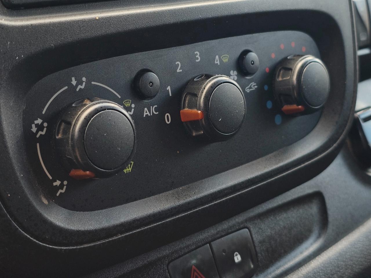 Renault Trafic 1.6 dCi 120cv 6 POSTI + FURGONE