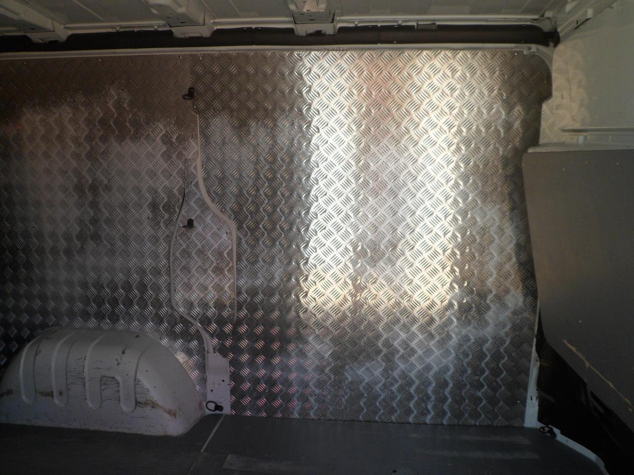Renault Trafic furgone con pedana