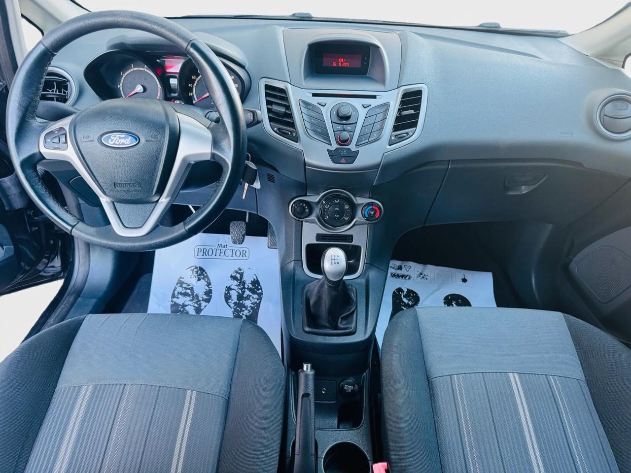 Ford Fiesta titanium 1.2 benzina 2010 90.000 km neo patentati