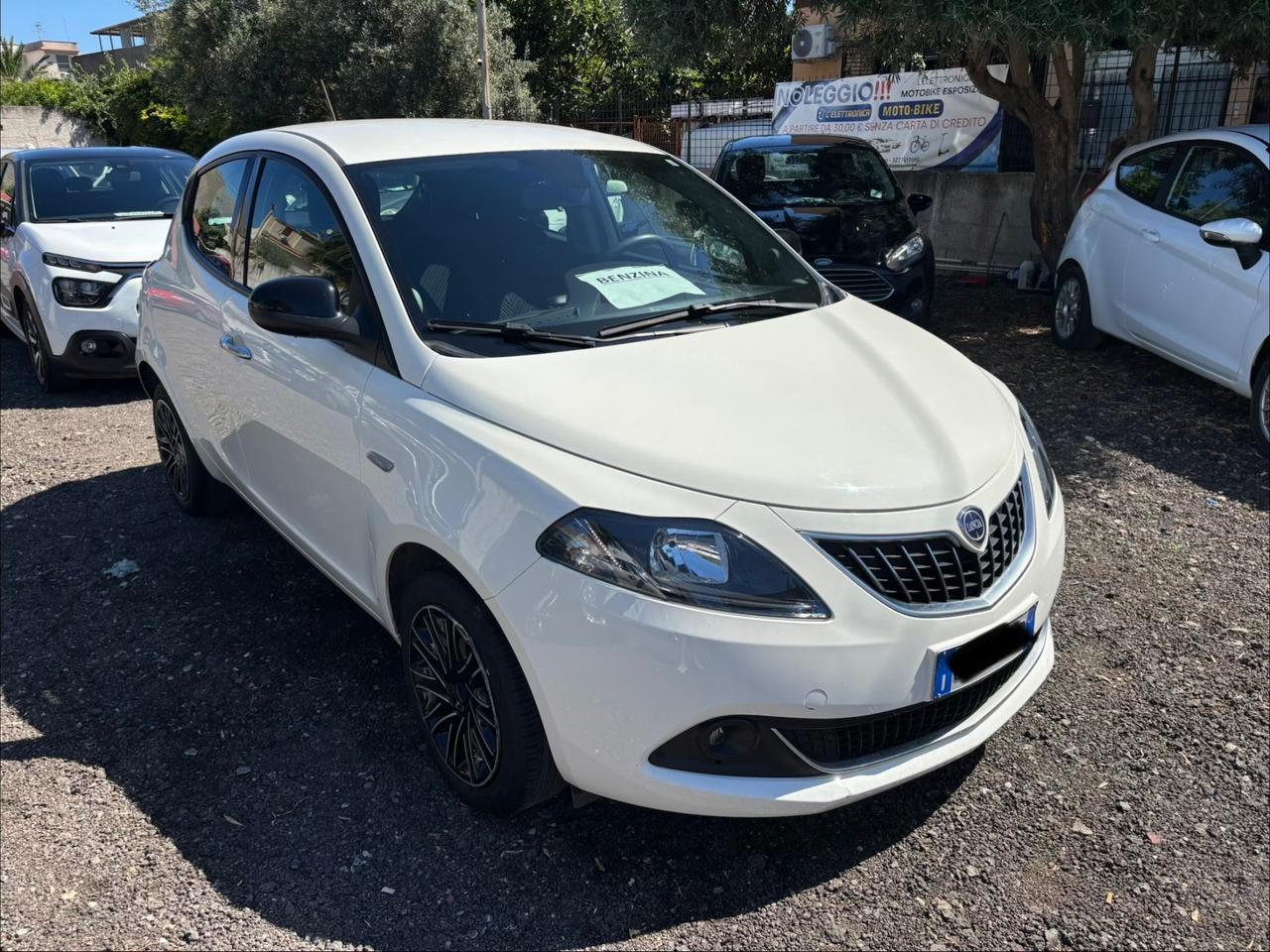 Lancia Ypsilon 1.0 FireFly 5 porte S&S Hybrid Alberta Ferretti