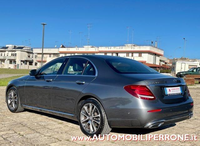MERCEDES-BENZ E 220 d Sport (Virtual/Navi/Retro/LED)