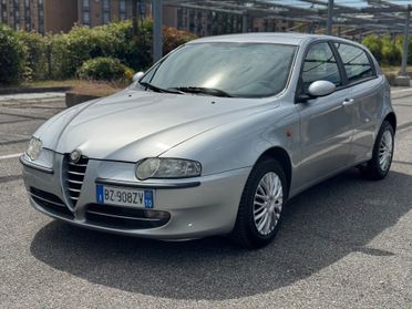 Alfa Romeo 147 1.6i 16V Twin Spark cat 5p. Distinctive