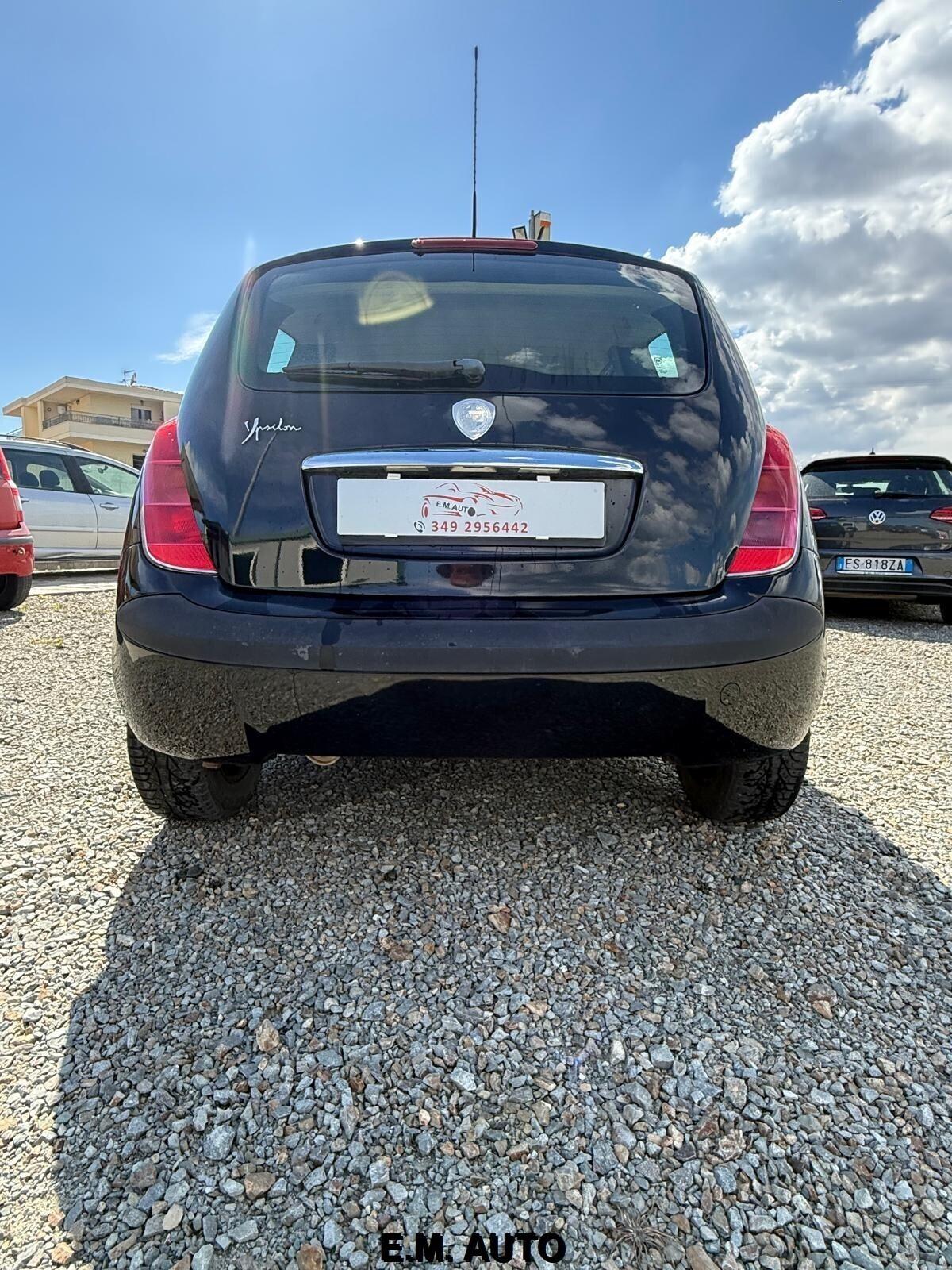 Lancia Ypsilon 1.2 16V Platino