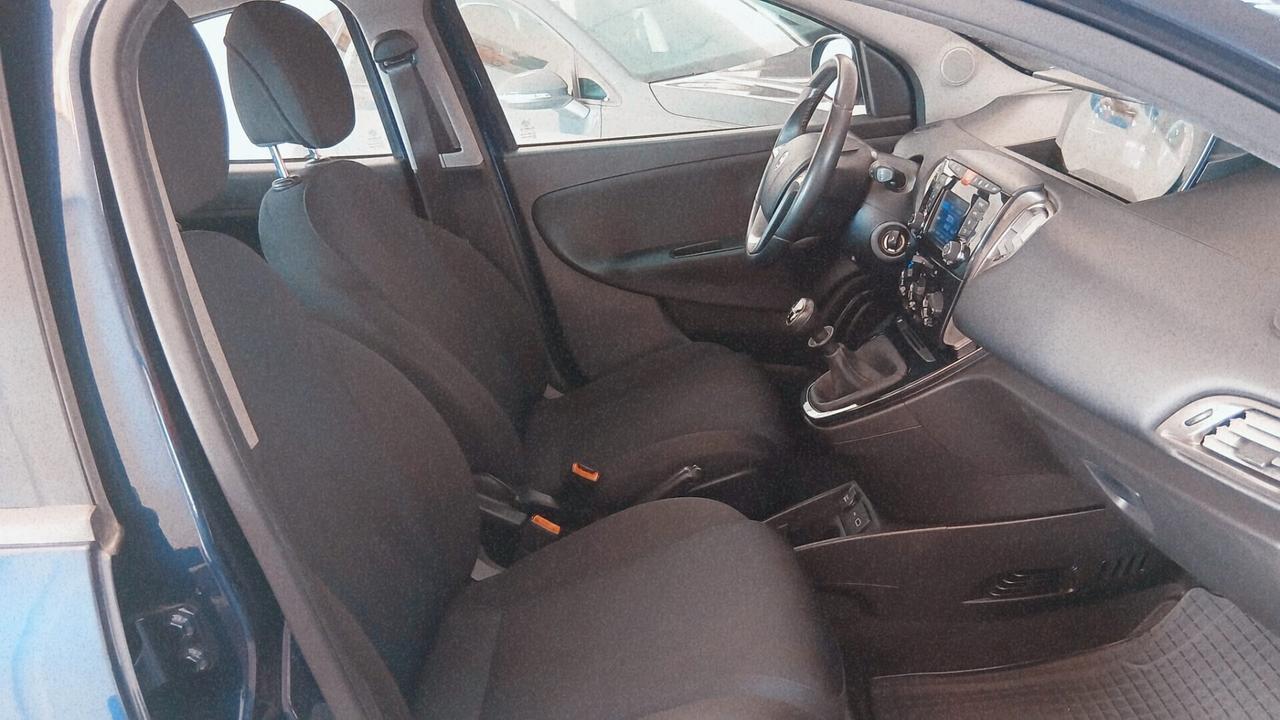 Lancia Ypsilon 1.2 BENZINA 69CV NEOPATENTATI