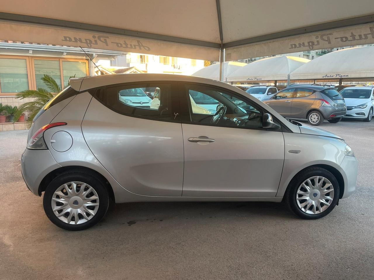 Lancia Ypsilon 0.9 TwinAir 85 CV 5 porte S&S Platinum