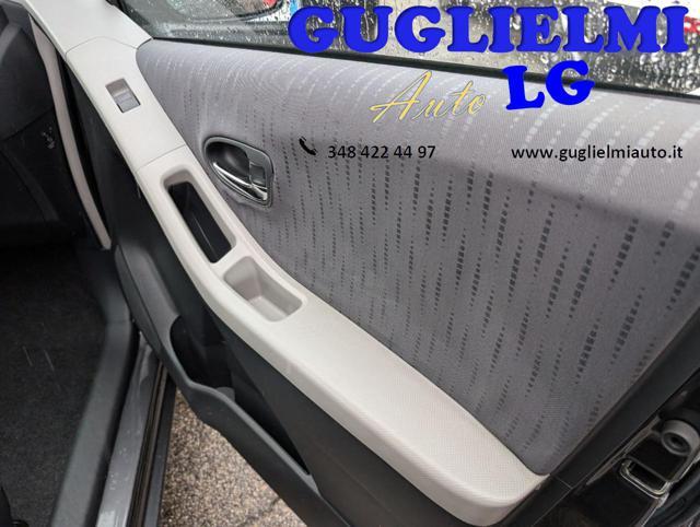 TOYOTA Yaris 1.3 5 porte Sol NEOPATENTATI