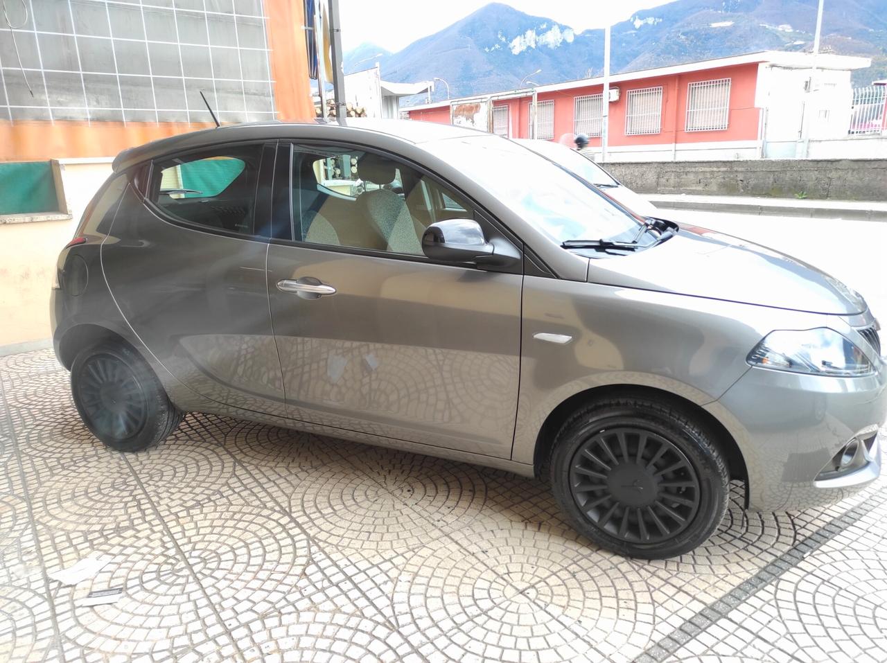 Lancia Ypsilon 2023 1.0 Hybrid Silver Plus BloccaCambio