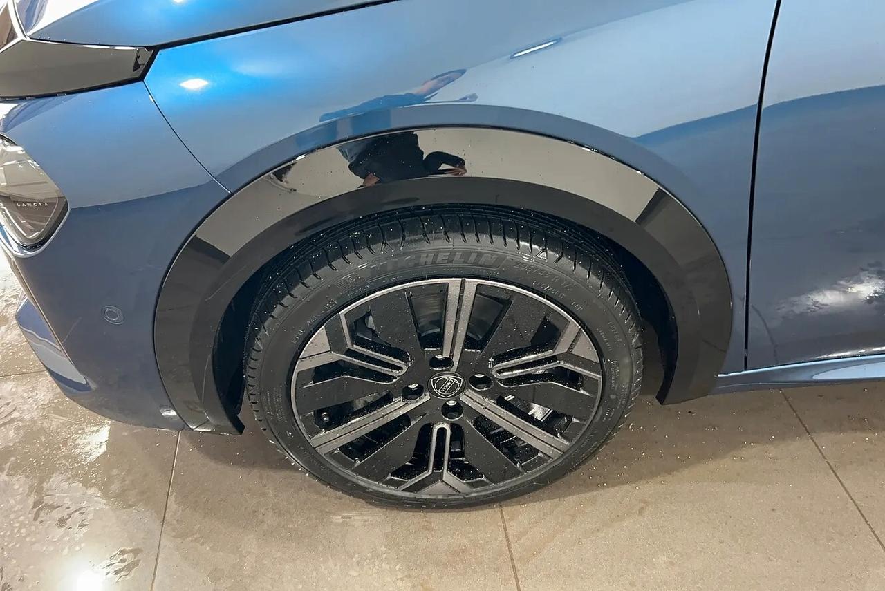 Lancia Ypsilon Hybrid e-DCT Edizione Cassina
