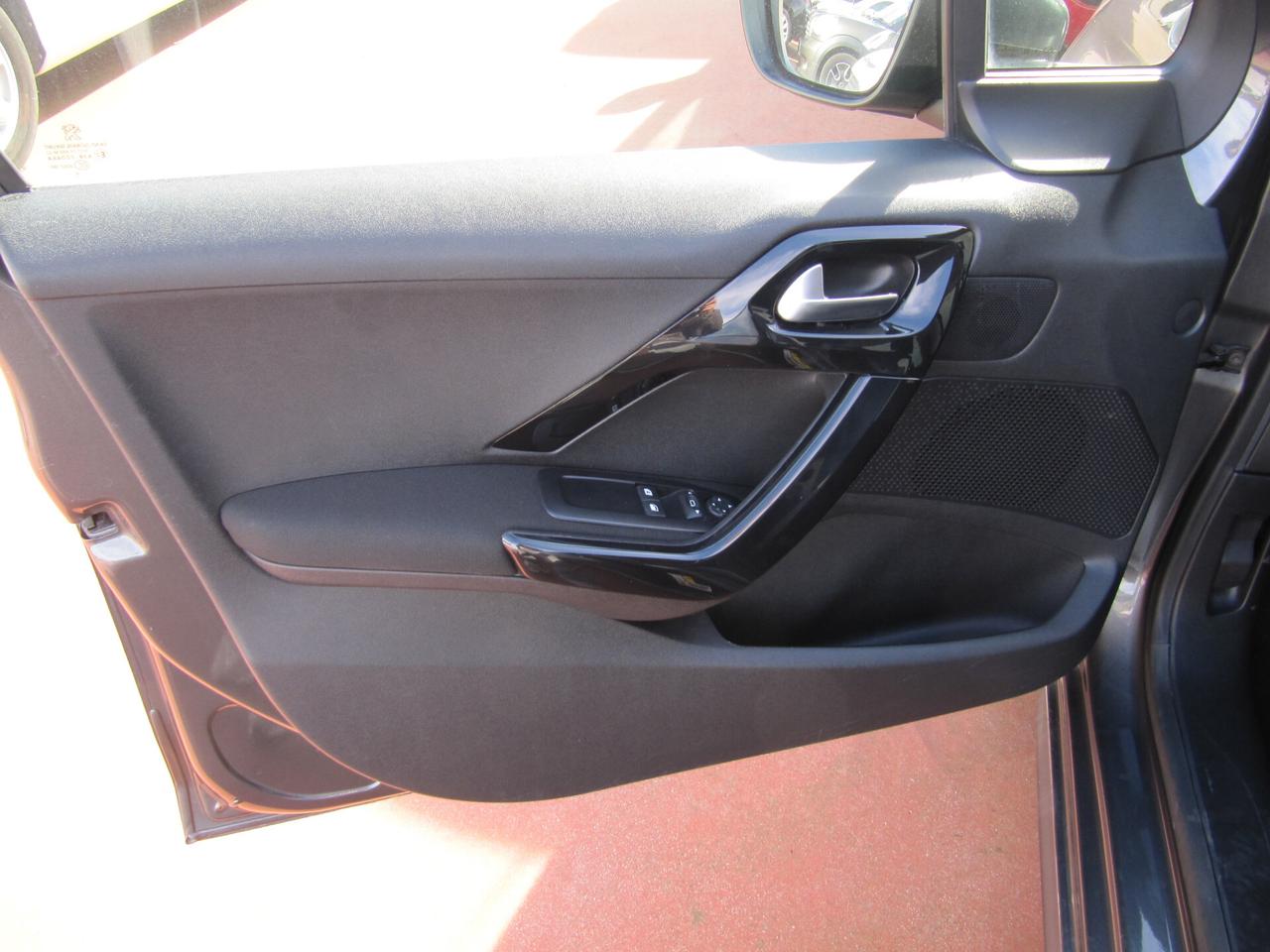 Peugeot 208 1.4 HDi 68 CV 5 porte Allure