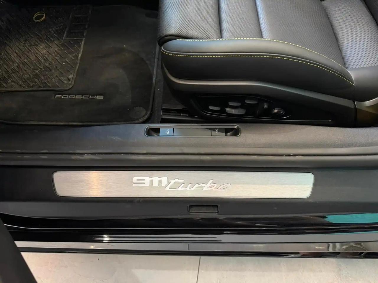 Porsche 911 Turbo Cabriolet 581 cv