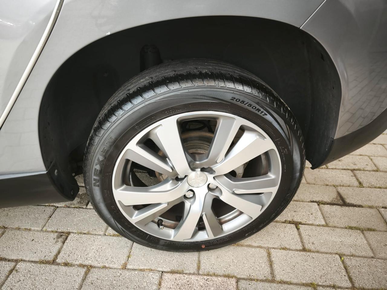 Peugeot 2008 1.6 VTi 120CV Allure