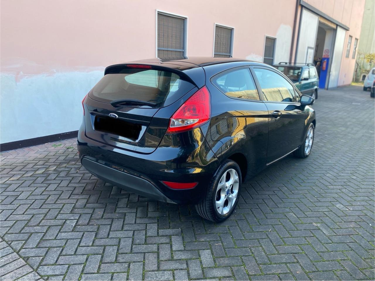 Ford Fiesta Ikon 1.4 3 porte Bz.- GPL