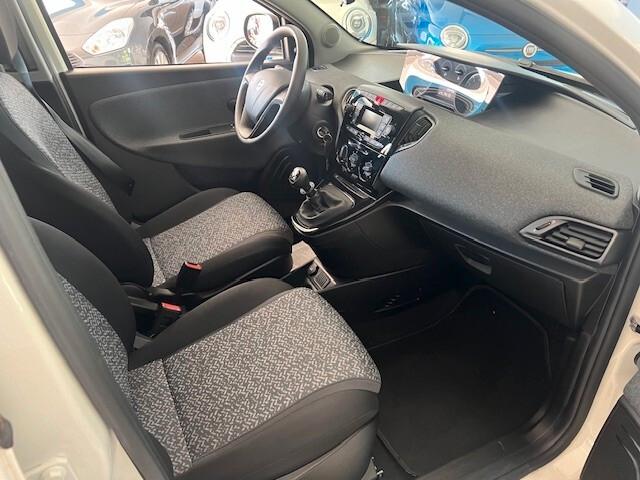 LANCIA YPSILON 1.0 HYBRID FIREFLY SILVER ADATTA A NEO PATENTATI PARI AL NUOVO! SOLO 22.000KM