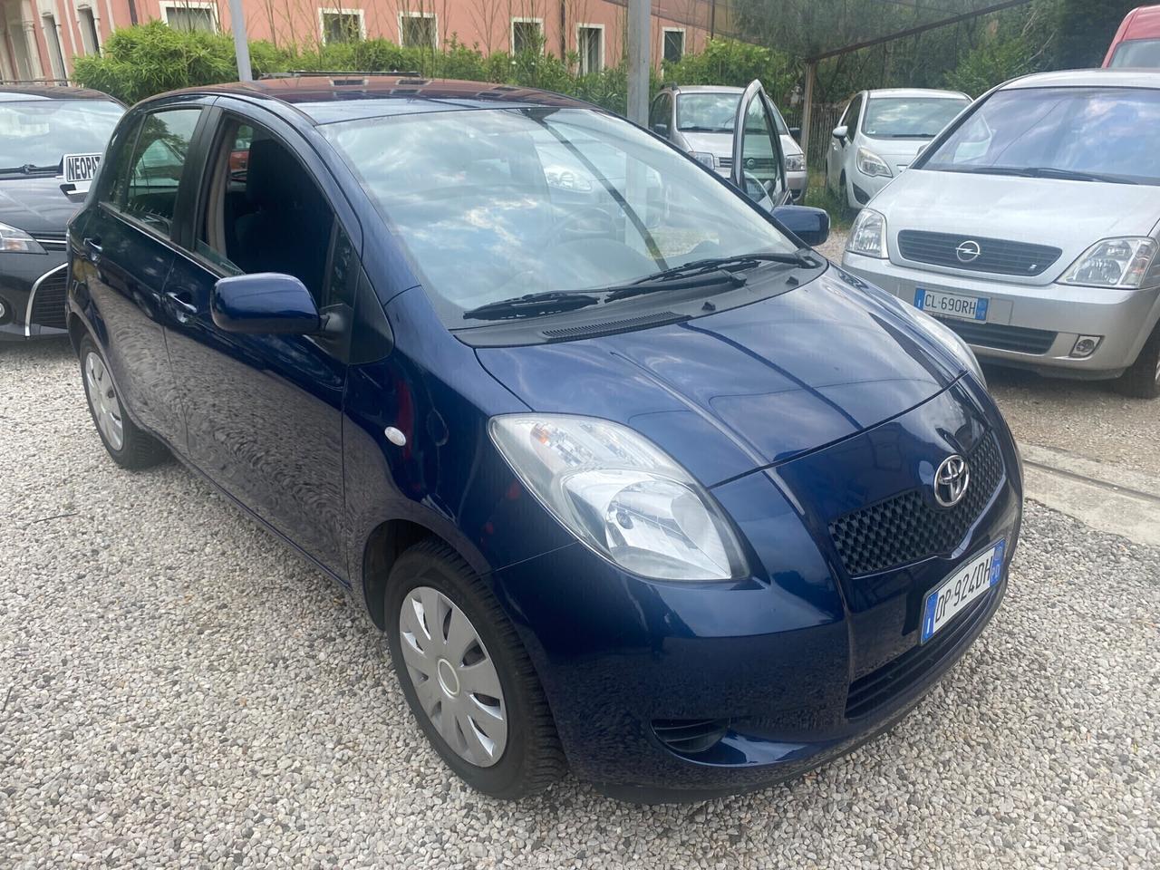 Toyota Yaris 1.0 5 porte Sol