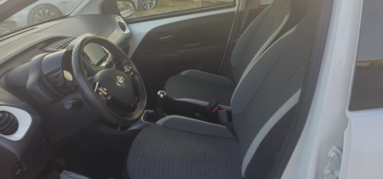 Toyota Aygo Connect 1.0 VVT-i 72 CV 5 porte x-clusiv