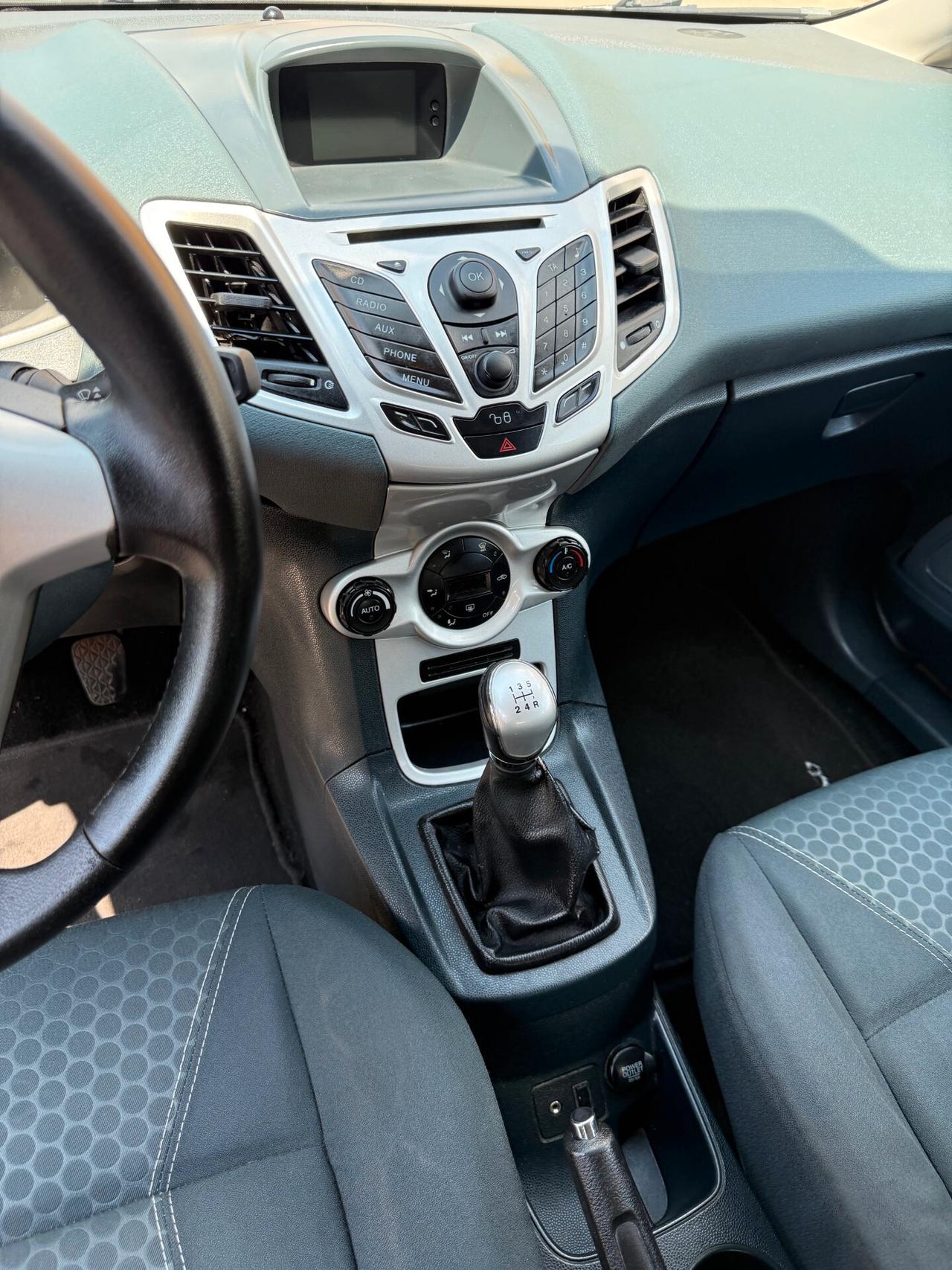 Ford Fiesta 1.4 tdci - NEOPATENTATI - 12 MESI DI GARANZIA -