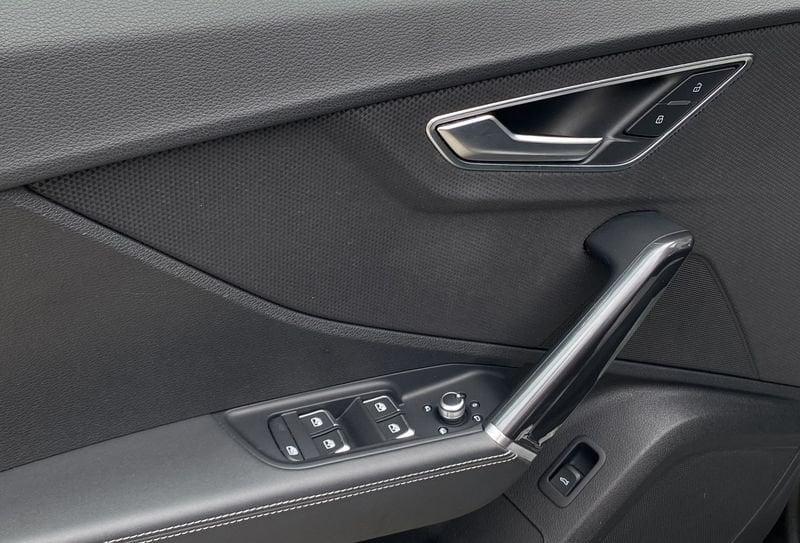 Audi Q2 S Line interno ed esterno 2.0 TDI 150CV s-tronic 35