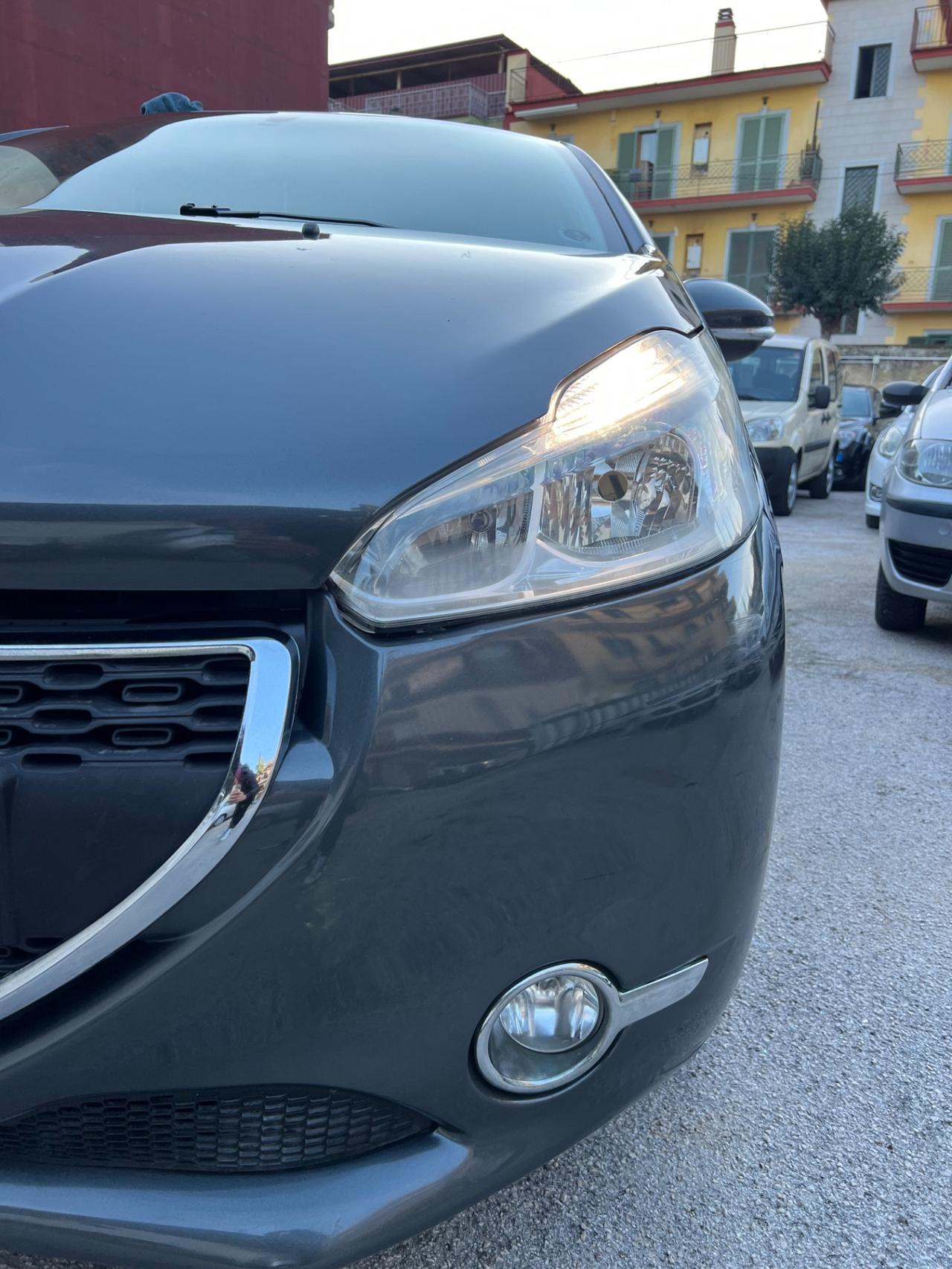 Peugeot 208 1.4 HDi 68 CV 5 porte Allure