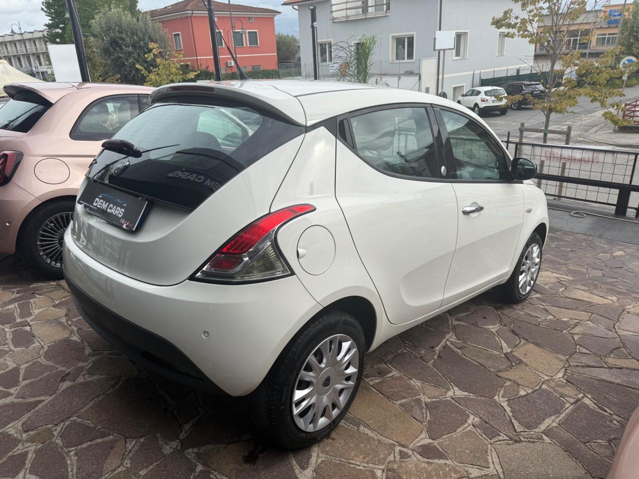 Lancia Ypsilon 0.9 TwinAir 85 CV 5 porte Metano Ecochic Elle