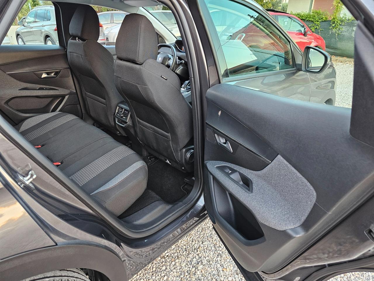 Peugeot 3008 BlueHDi 130 S&S EAT8 Allure Pack