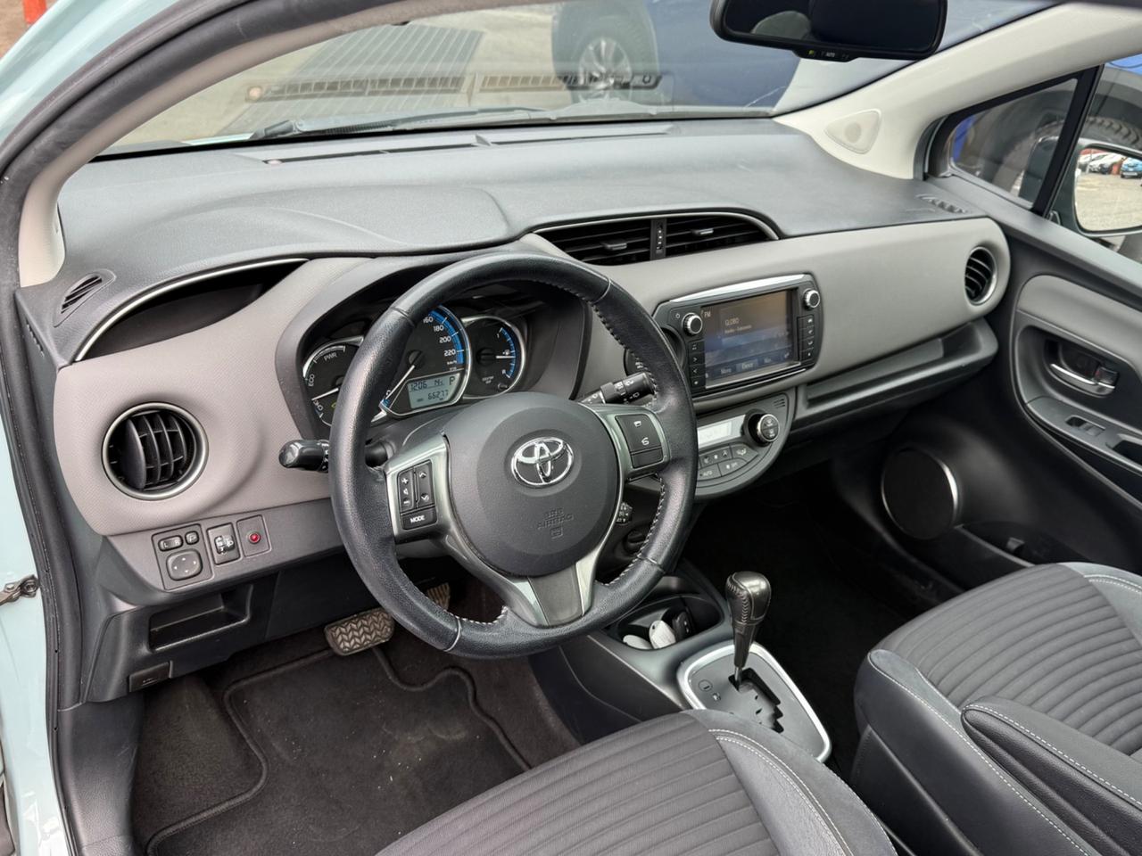 Yaris 1.5 Hybrid( 65 mila km - GLAMUR EDITION )-RATE