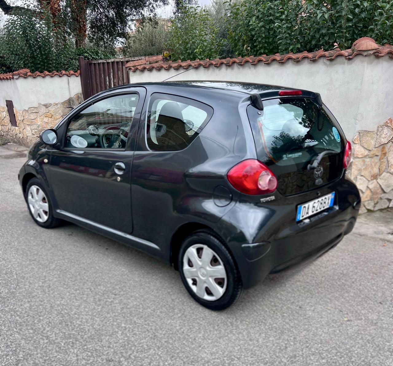 Toyota Aygo 1.0 12V VVT-i 3 porte neopatentati, ok