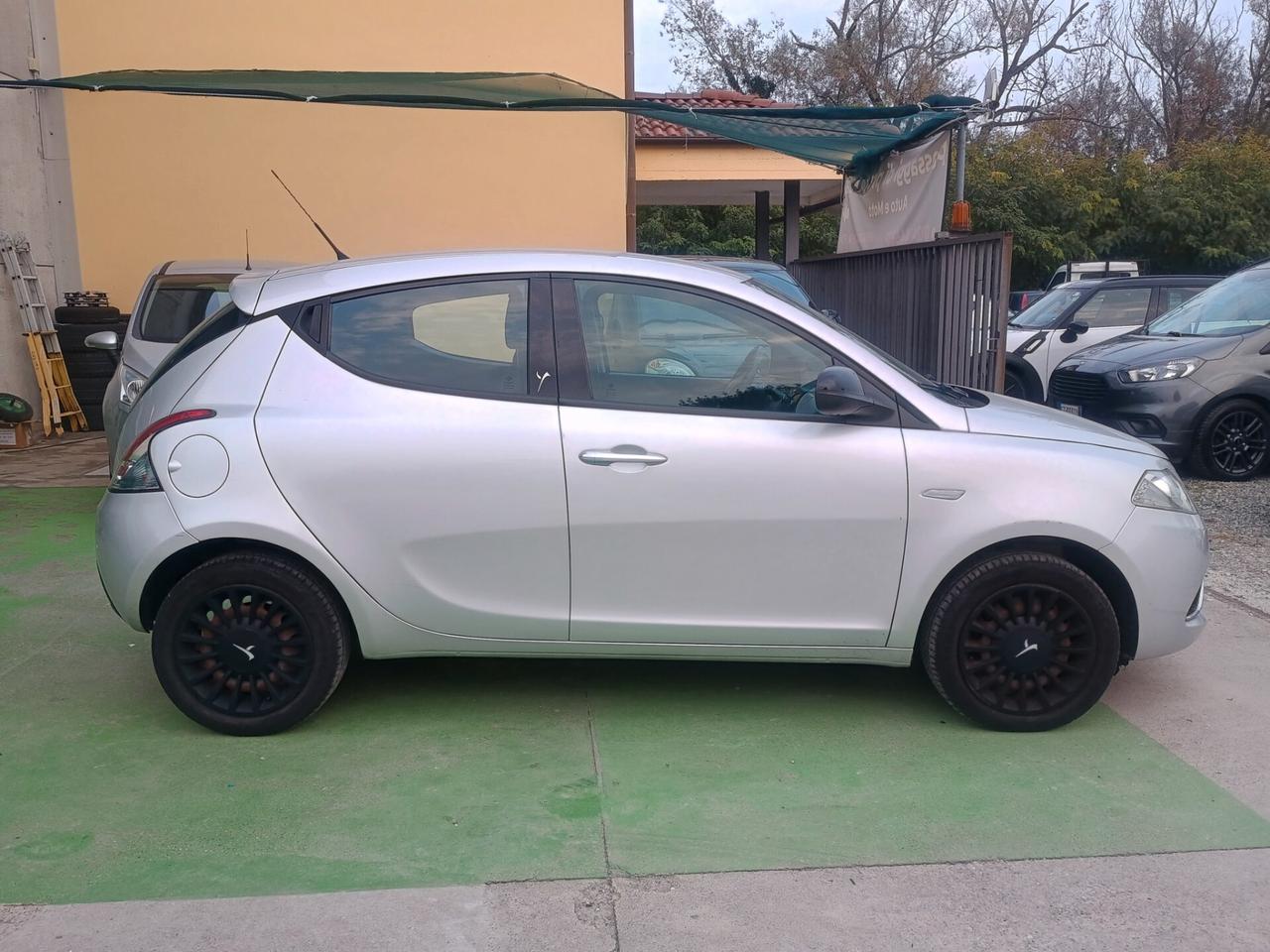 LANCIA YPSILON 1.2 NEOPATENTATI