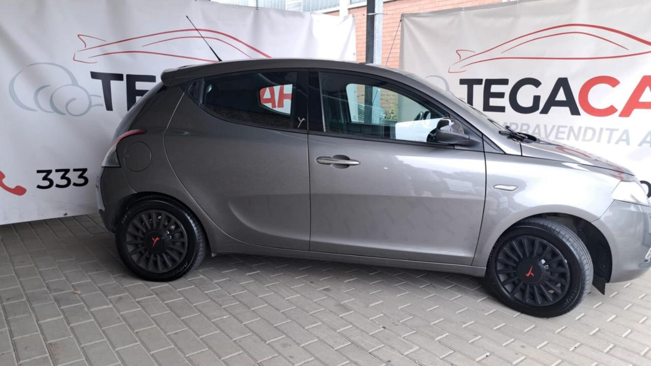 Lancia Ypsilon 1.2 69 CV 5 porte S&S Silver