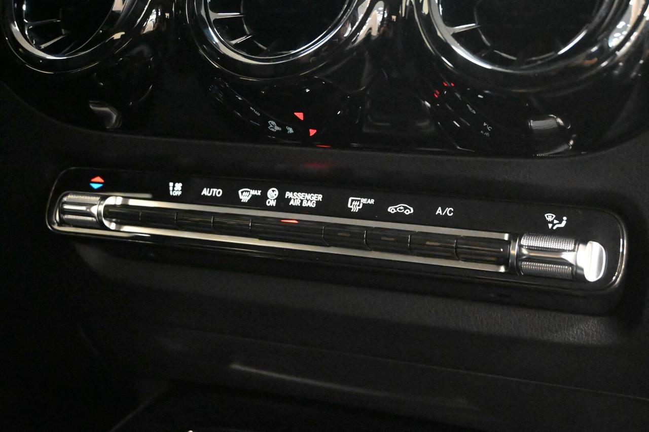 MERCEDES GLA (H247) GLA 180 d Automati...